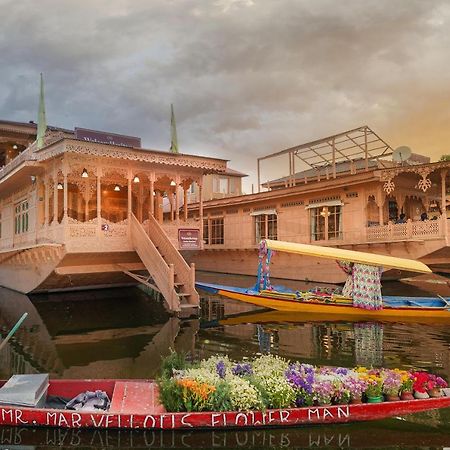 Welcomheritage Gurkha Houseboats Srīnagar Esterno foto