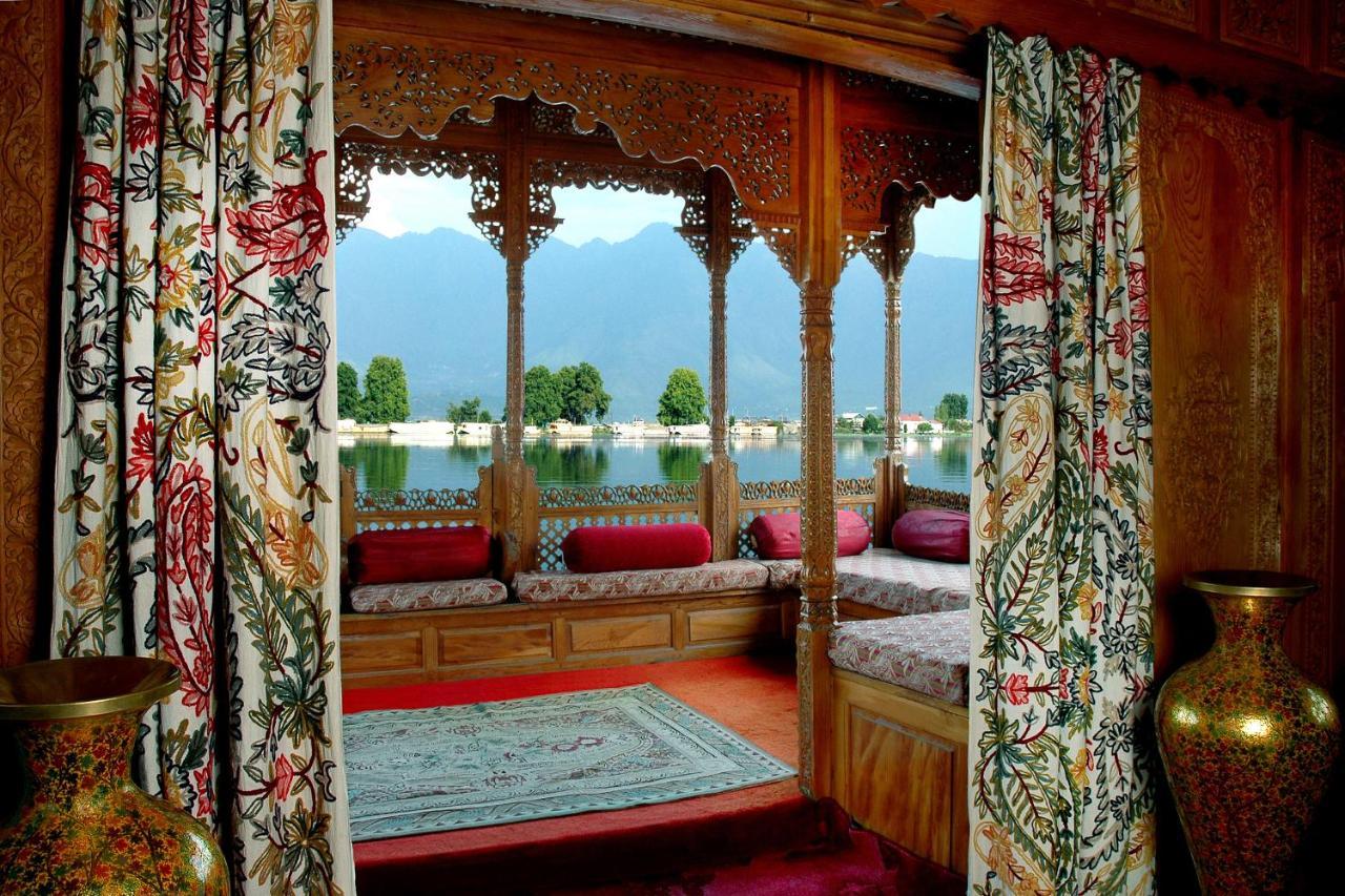Welcomheritage Gurkha Houseboats Srīnagar Esterno foto