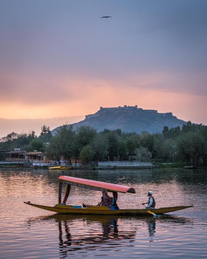 Welcomheritage Gurkha Houseboats Srīnagar Esterno foto