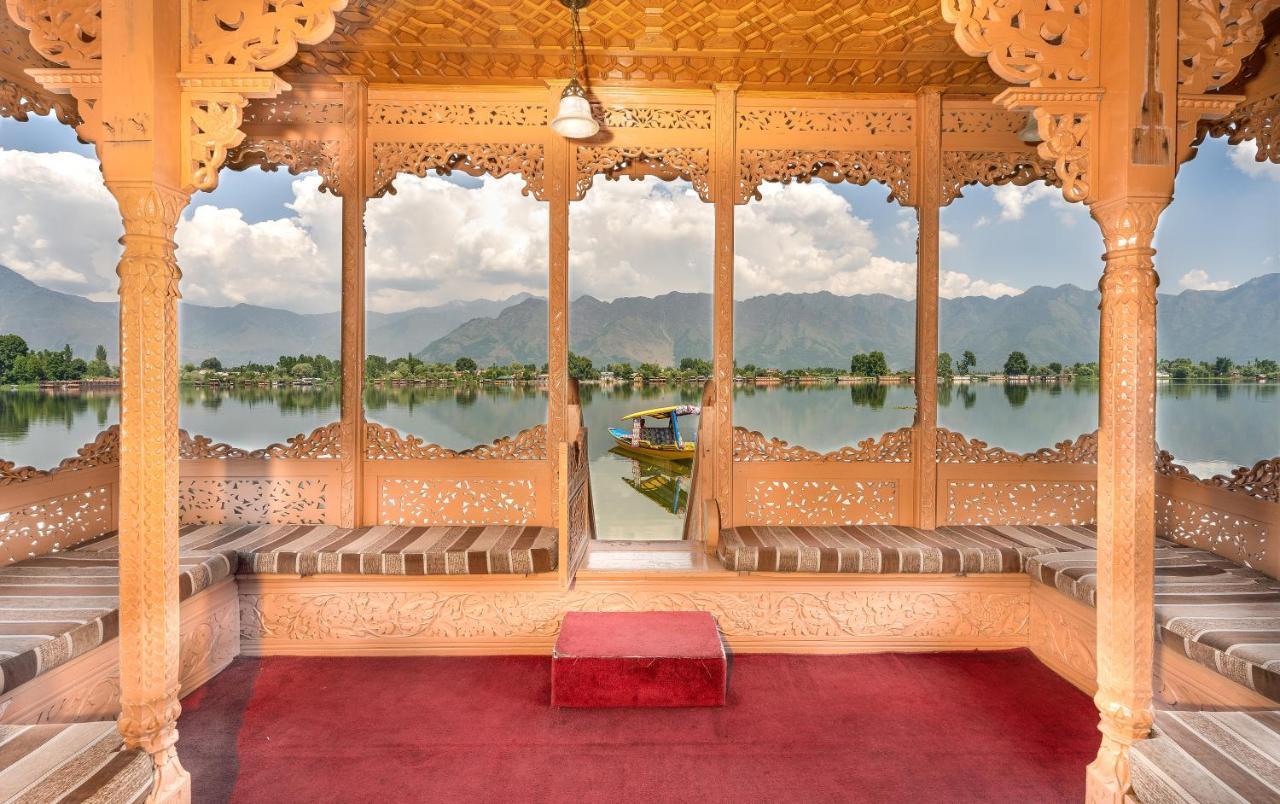 Welcomheritage Gurkha Houseboats Srīnagar Esterno foto