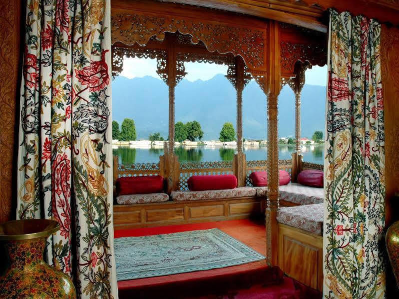 Welcomheritage Gurkha Houseboats Srīnagar Esterno foto